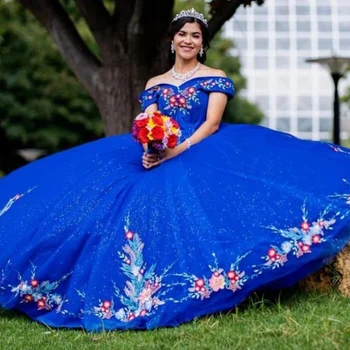 Kráľovská Modrá Mexcian Quinceanera Šaty Charro Kvetinová Čipka Ramena Guľové Šaty Prom Šaty Guľové Šaty Prom Party Vestidos